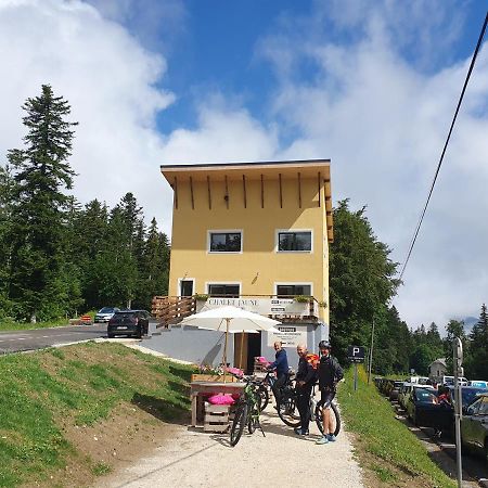Chalet Jaune Charmant Som Sarcenas 外观 照片