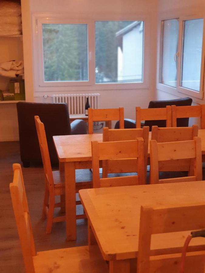Chalet Jaune Charmant Som Sarcenas 外观 照片