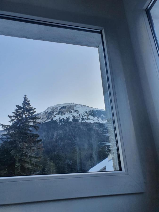 Chalet Jaune Charmant Som Sarcenas 外观 照片